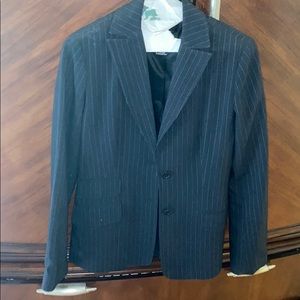 BCBG THREE BUTYON SUIT JACKET
